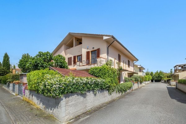 casa indipendente in vendita a Calcinaia
