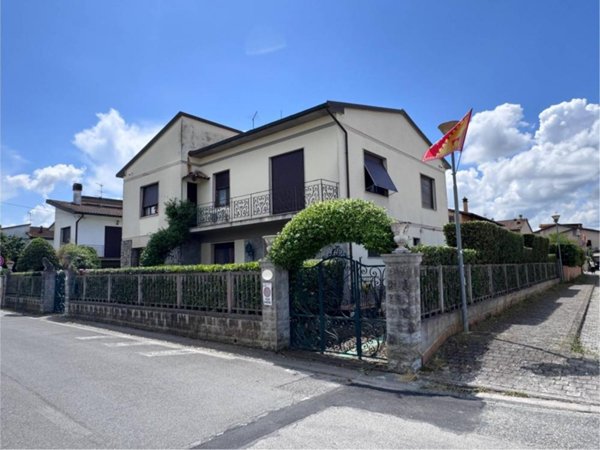casa indipendente in vendita a Calcinaia