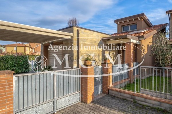 casa indipendente in vendita a Calcinaia