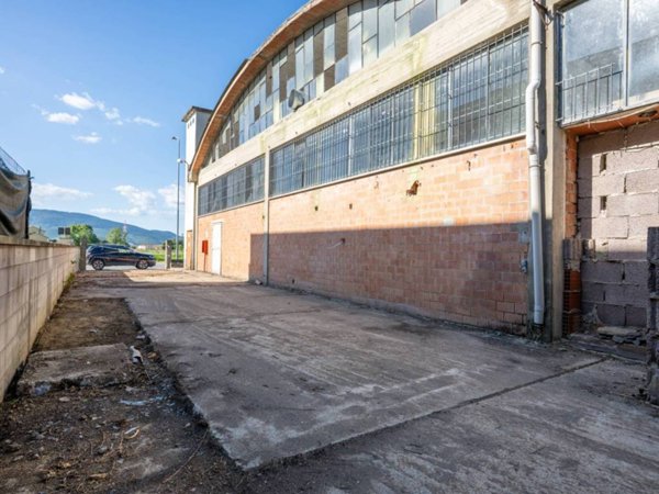 capannone in vendita a Calcinaia