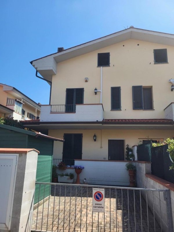 casa indipendente in vendita a Calcinaia in zona Fornacette