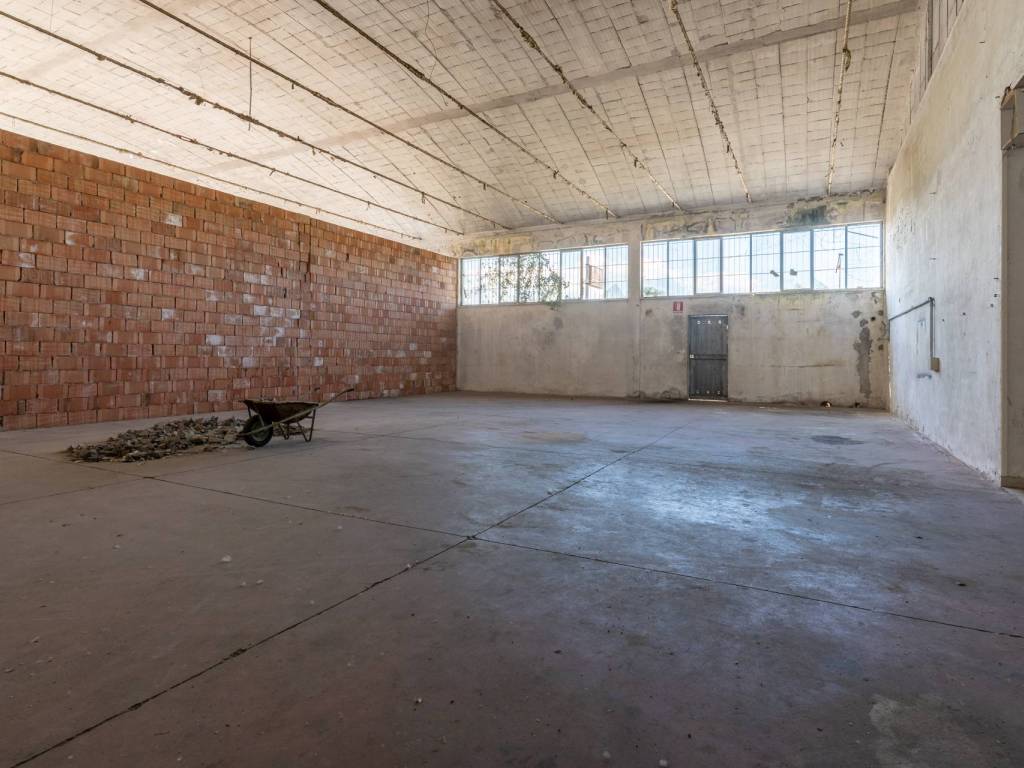 capannone in vendita a Calcinaia