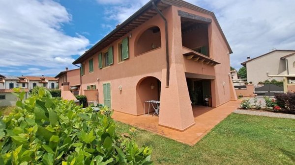 casa indipendente in vendita a Calcinaia