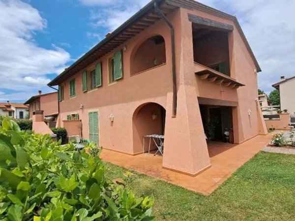 casa indipendente in vendita a Calcinaia