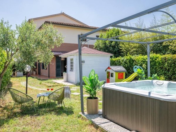 casa indipendente in vendita a Calcinaia
