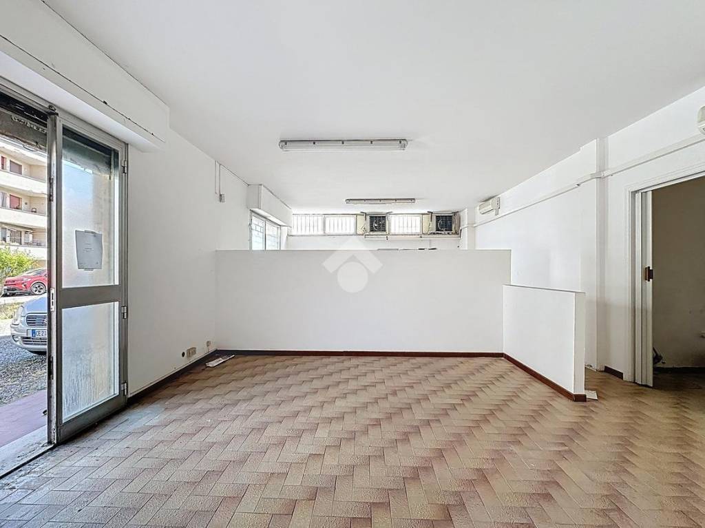 negozio in vendita a Calcinaia in zona Fornacette