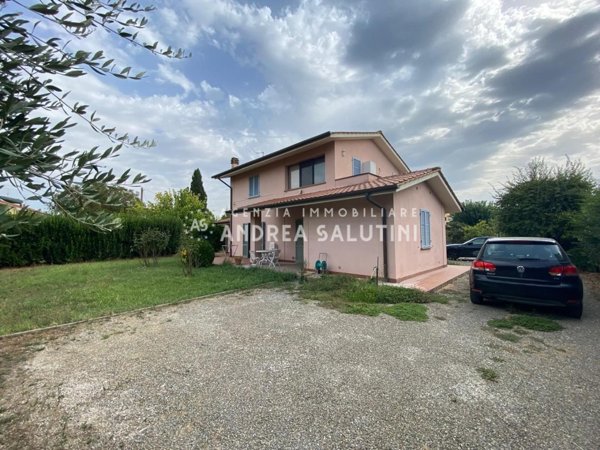 casa indipendente in vendita a Calcinaia