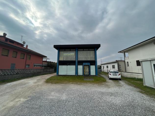 locale commerciale in vendita a Calcinaia