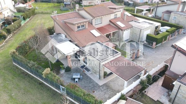 casa indipendente in vendita a Calcinaia