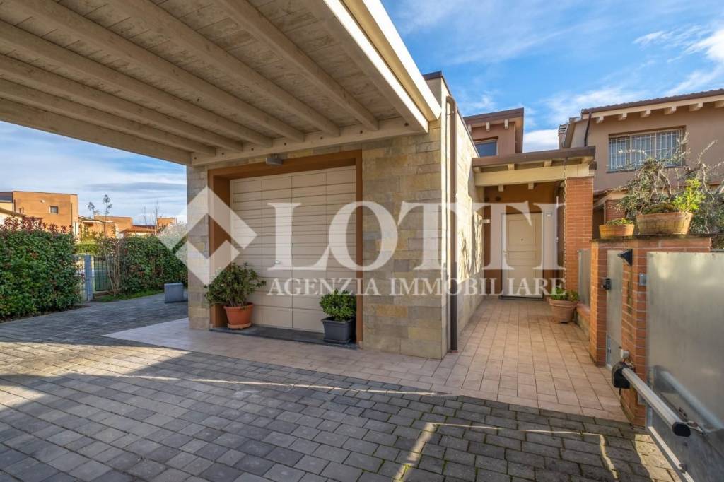 casa indipendente in vendita a Calcinaia