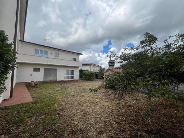 casa indipendente in vendita a Calcinaia in zona Fornacette