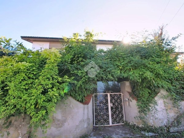 casa indipendente in vendita a Calcinaia in zona Fornacette