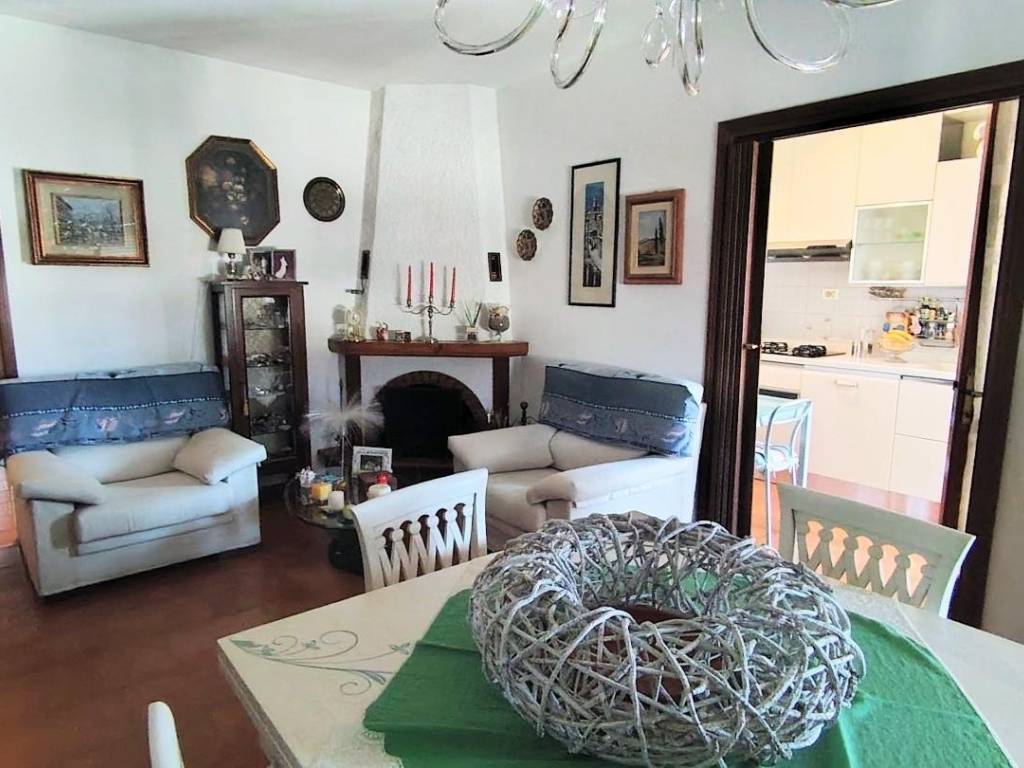 appartamento in vendita a Calcinaia in zona Fornacette