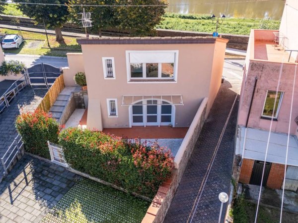 casa indipendente in vendita a Calcinaia