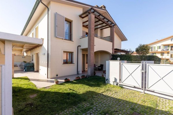 casa indipendente in vendita a Calcinaia