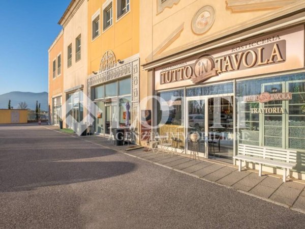 negozio in vendita a Calcinaia