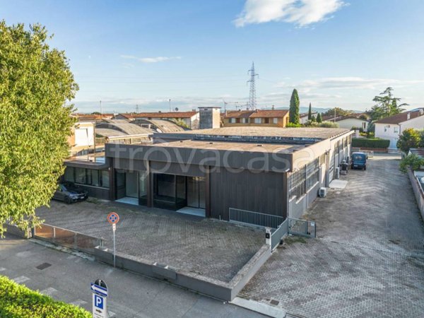 locale commerciale in vendita a Calcinaia in zona Fornacette