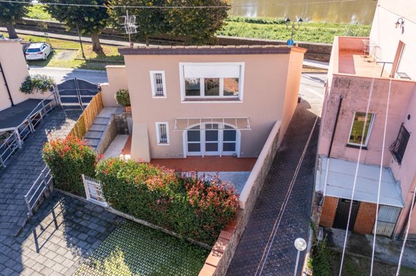 casa indipendente in vendita a Calcinaia