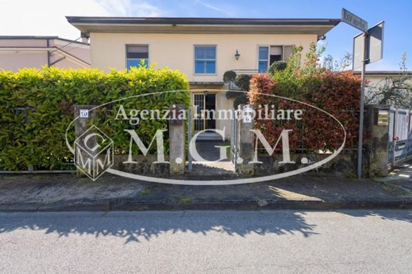 casa indipendente in vendita a Calcinaia