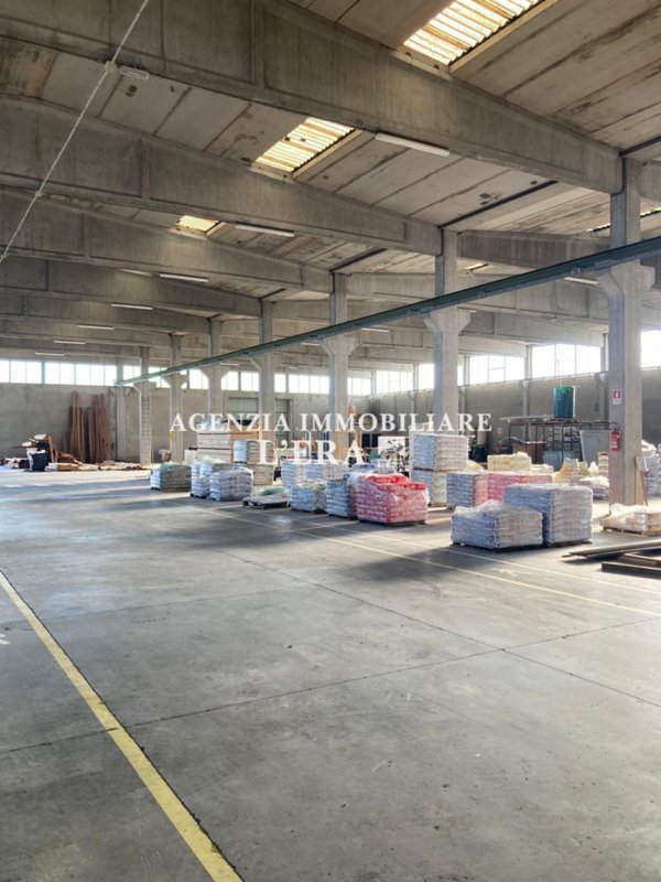 capannone in vendita a Calcinaia in zona Fornacette