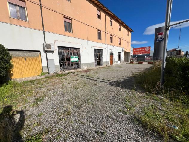locale commerciale in vendita a Calcinaia in zona Fornacette