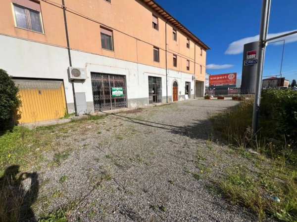 locale commerciale in vendita a Calcinaia in zona Fornacette