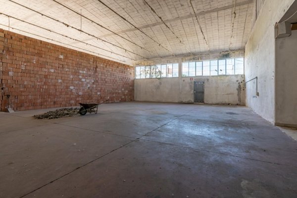 capannone in vendita a Calcinaia