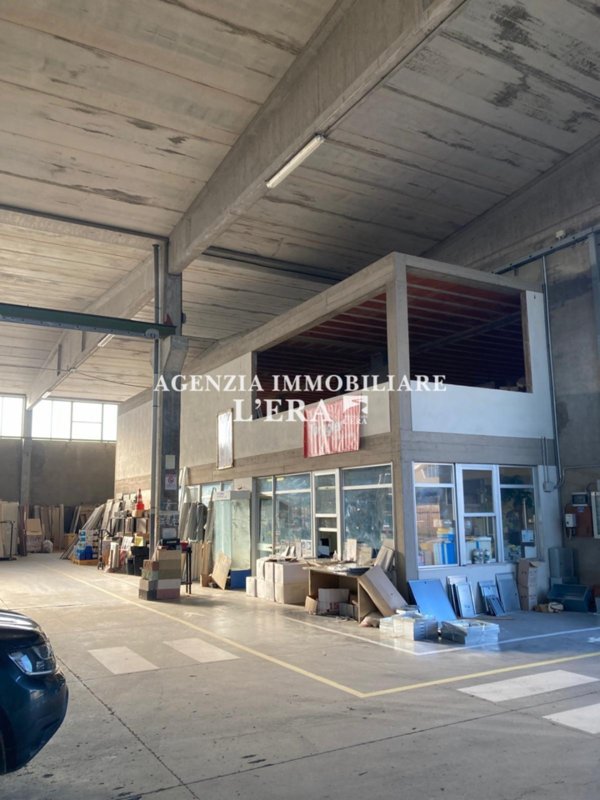 capannone in vendita a Calcinaia in zona Fornacette