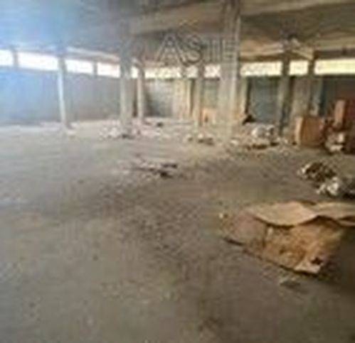 locale commerciale in vendita a Calcinaia