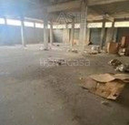 locale commerciale in vendita a Calcinaia