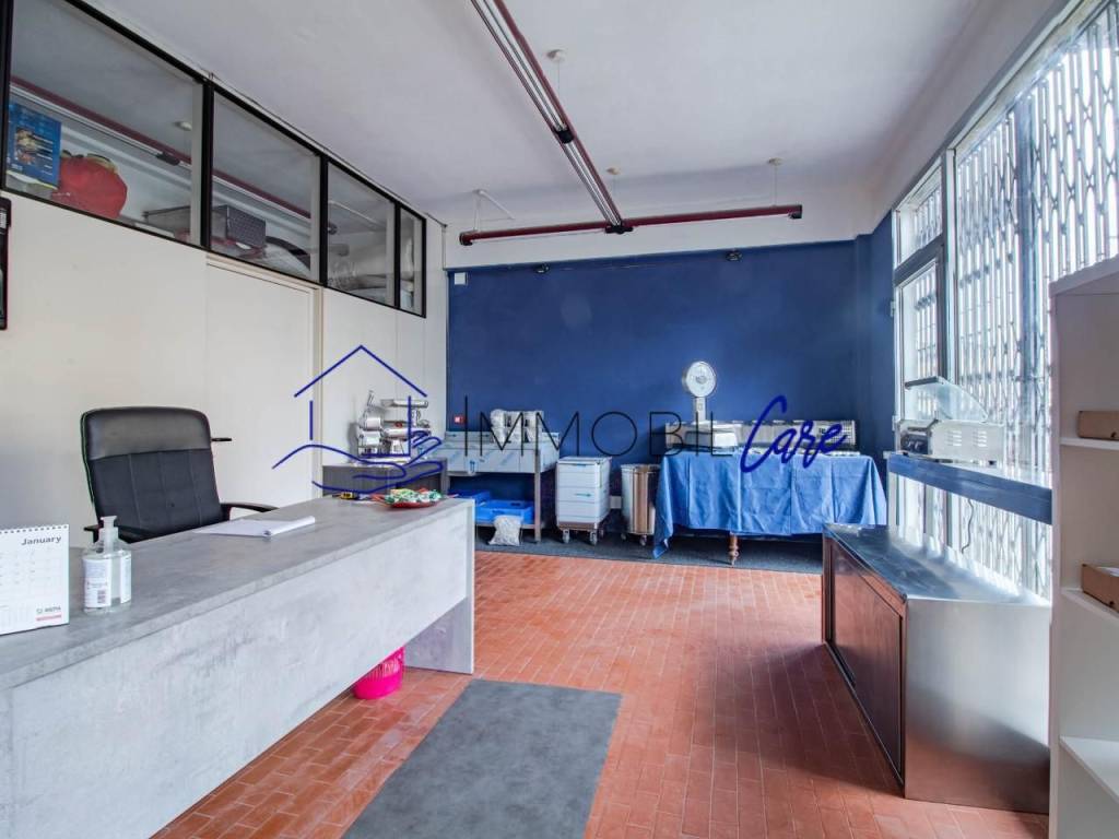 negozio in vendita a Calcinaia in zona Fornacette