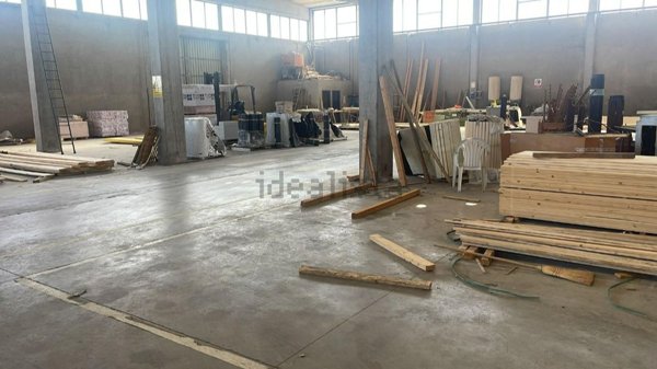 capannone in vendita a Calcinaia