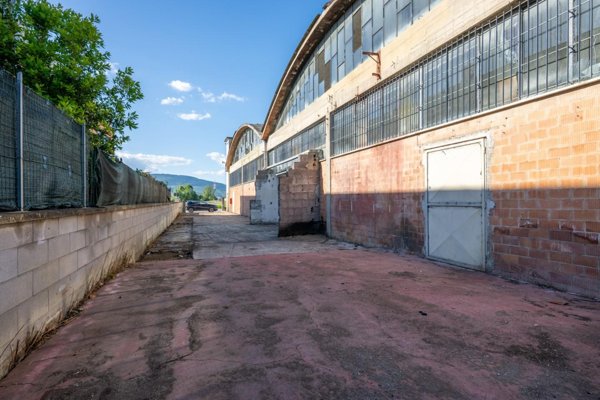 capannone in vendita a Calcinaia