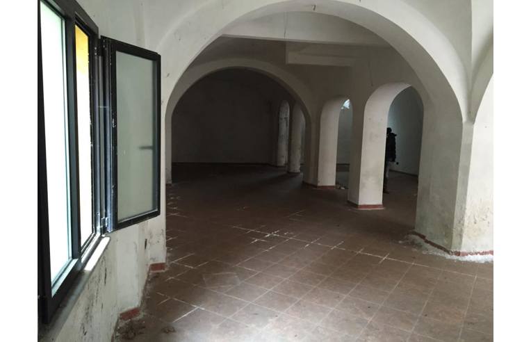 locale commerciale in vendita a Calcinaia