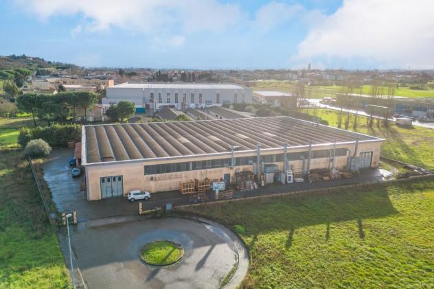 negozio in vendita a Calcinaia