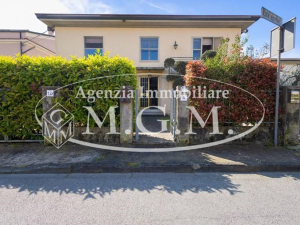 casa indipendente in vendita a Calcinaia