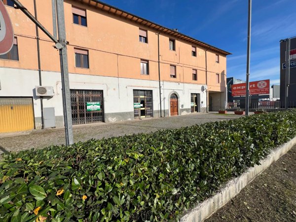 locale commerciale in vendita a Calcinaia in zona Fornacette