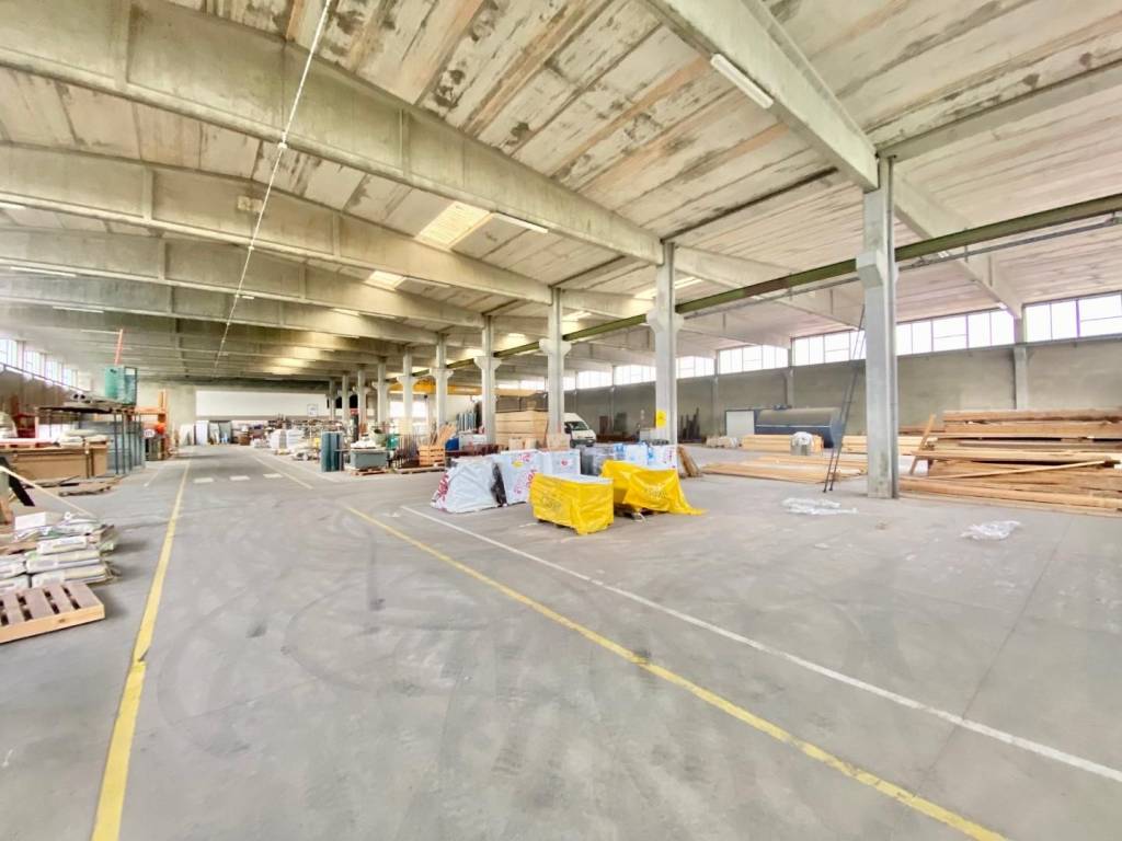 capannone in vendita a Calcinaia in zona Fornacette