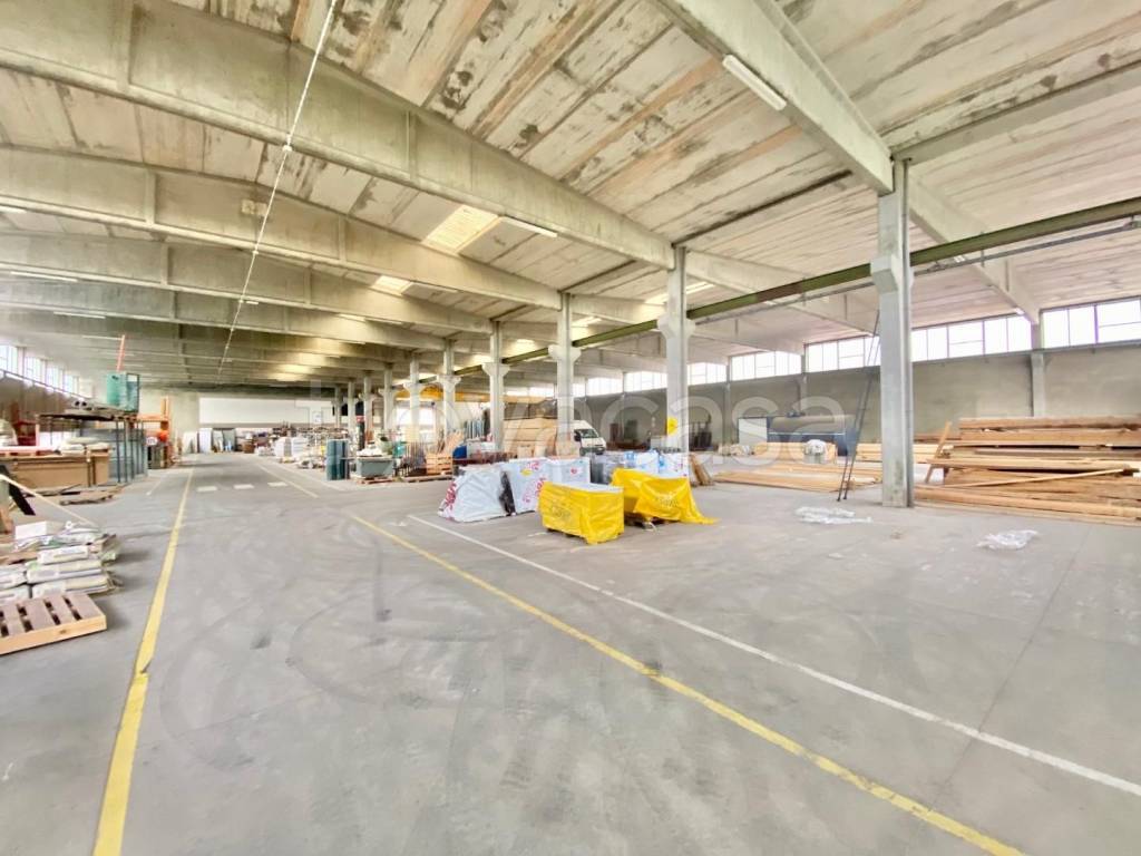 capannone in vendita a Calcinaia in zona Fornacette