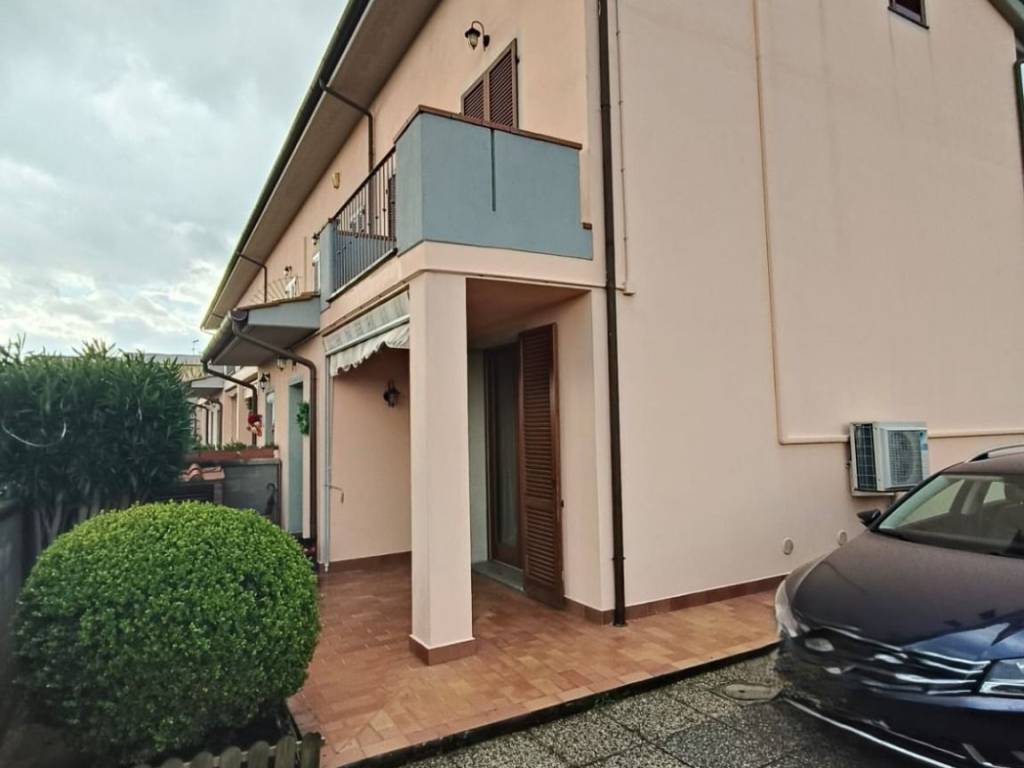 casa indipendente in vendita a Calcinaia in zona Fornacette