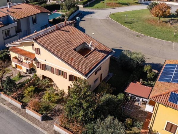 casa indipendente in vendita a Calcinaia