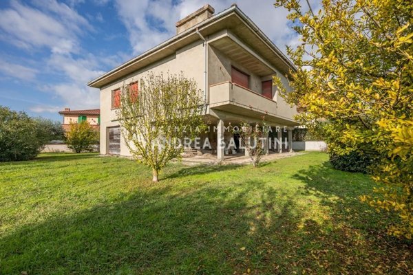 casa indipendente in vendita a Calcinaia