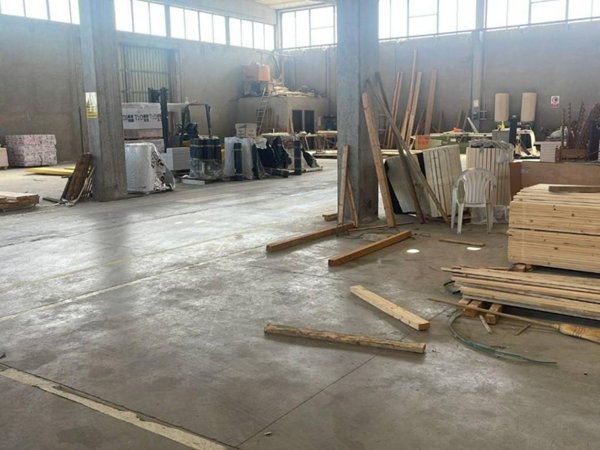 capannone in vendita a Calcinaia