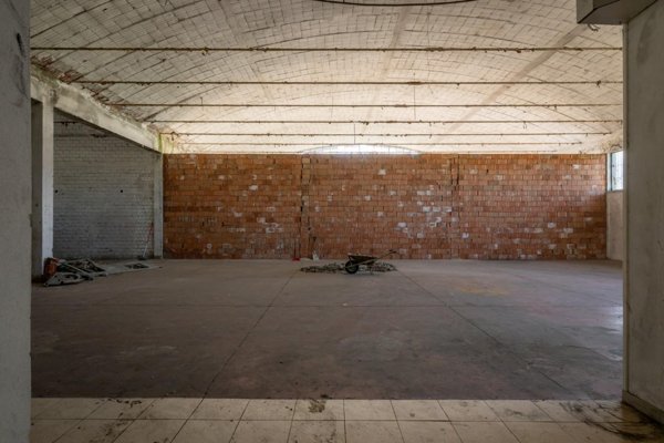 capannone in vendita a Calcinaia