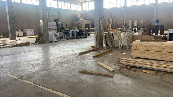 capannone in vendita a Calcinaia