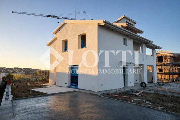 casa indipendente in vendita a Calcinaia