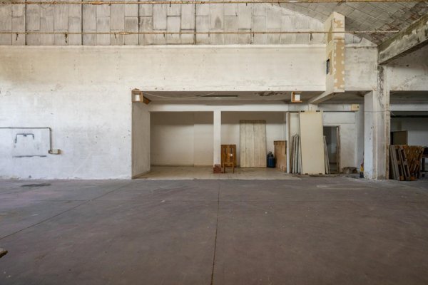 capannone in vendita a Calcinaia