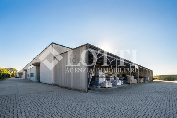 capannone in vendita a Calcinaia in zona Fornacette