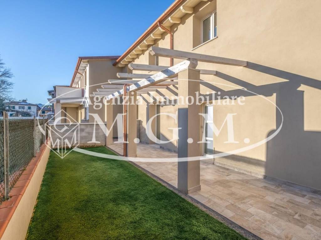 casa indipendente in vendita a Calcinaia