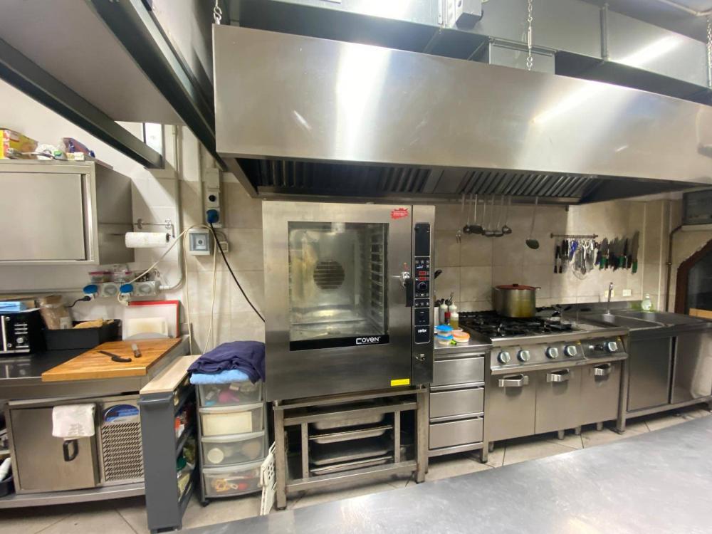 negozio in vendita a Calcinaia in zona Fornacette